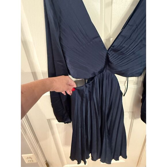 Abercrombie & Fitch Navy Satin Pleated Open Sided Long Sleeve Dress sz MT NWT - Picture 3 of 9